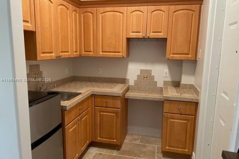 Immobilier commercial à louer à Miami, Floride № 2023384 - photo 6