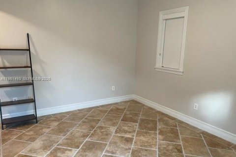 Immobilier commercial à louer à Miami, Floride № 2023384 - photo 11