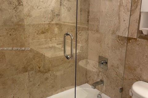 Immobilier commercial à louer à Miami, Floride № 2023384 - photo 9