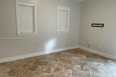 Immobilier commercial à louer à Miami, Floride № 2023384 - photo 5