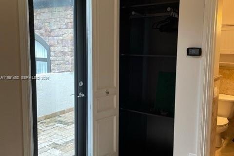 Immobilier commercial à louer à Miami, Floride № 2023384 - photo 10