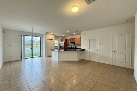 Touwnhouse à louer à Miami, Floride: 3 chambres, 155.24 m2 № 1995704 - photo 4