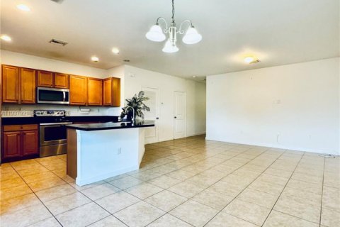 Touwnhouse à louer à Miami, Floride: 3 chambres, 155.24 m2 № 1995704 - photo 5