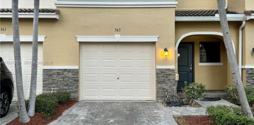 Touwnhouse à Miami, Floride 3 chambres, 155.24 m2 № 1995704