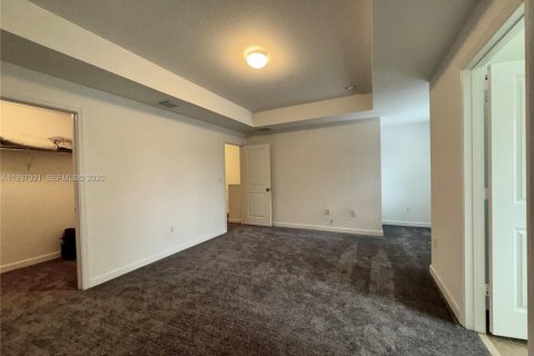 Touwnhouse à louer à Miami, Floride: 3 chambres, 155.24 m2 № 1995704 - photo 8