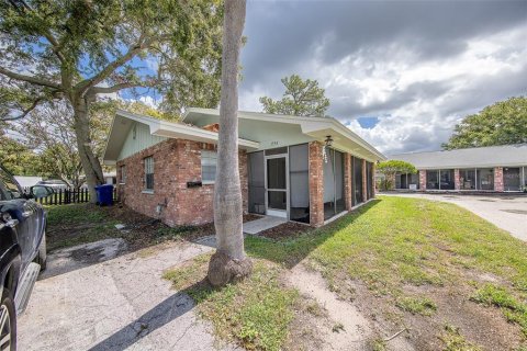 Commercial property in Dunedin, Florida 10 bedrooms, 412.49 sq.m. № 2216123 - photo 2