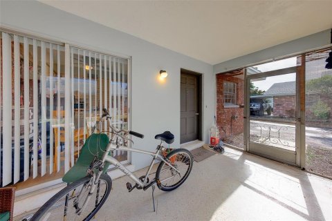 Commercial property in Dunedin, Florida 10 bedrooms, 412.49 sq.m. № 2216123 - photo 14