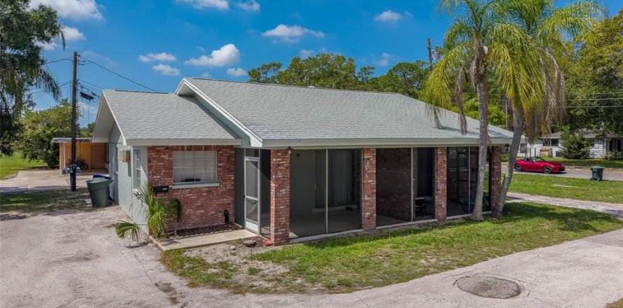 Commercial property in Dunedin, Florida 10 bedrooms, 412.49 sq.m. № 2216123