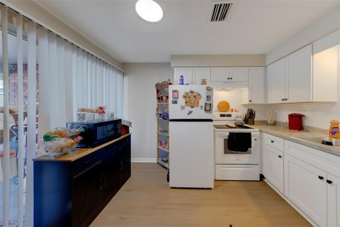 Commercial property in Dunedin, Florida 10 bedrooms, 412.49 sq.m. № 2216123 - photo 22
