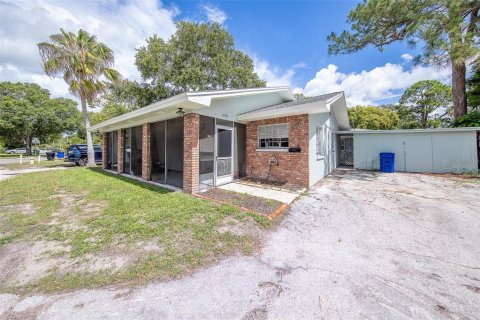 Commercial property in Dunedin, Florida 10 bedrooms, 412.49 sq.m. № 2216123 - photo 4