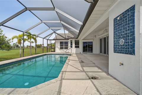 House in Punta Gorda, Florida 3 bedrooms, 239.04 sq.m. № 2198179 - photo 6