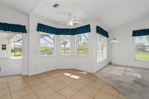House in Punta Gorda, Florida 3 bedrooms, 239.04 sq.m. № 2198179 - photo 10