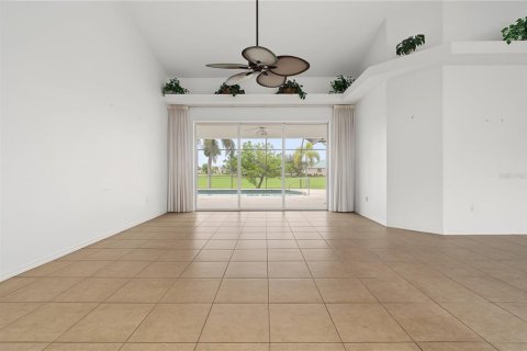 House in Punta Gorda, Florida 3 bedrooms, 239.04 sq.m. № 2198179 - photo 18