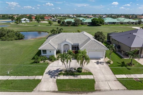 House in Punta Gorda, Florida 3 bedrooms, 239.04 sq.m. № 2198179 - photo 14
