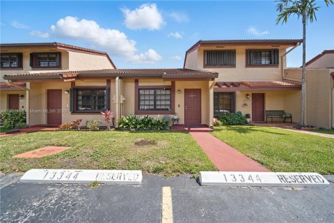 Townhouse in Miami, Florida 1 bedroom, 59.46 sq.m. № 1697768 - photo 1
