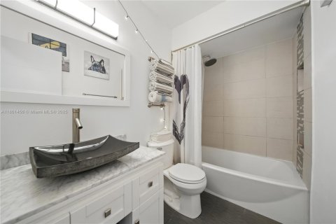 Townhouse in Miami, Florida 1 bedroom, 59.46 sq.m. № 1697768 - photo 8