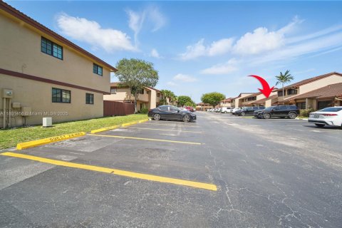 Townhouse in Miami, Florida 1 bedroom, 59.46 sq.m. № 1697768 - photo 11