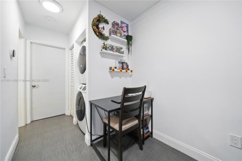 Townhouse in Miami, Florida 1 bedroom, 59.46 sq.m. № 1697768 - photo 9