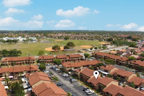 Townhouse in Miami, Florida 1 bedroom, 59.46 sq.m. № 1697768 - photo 24