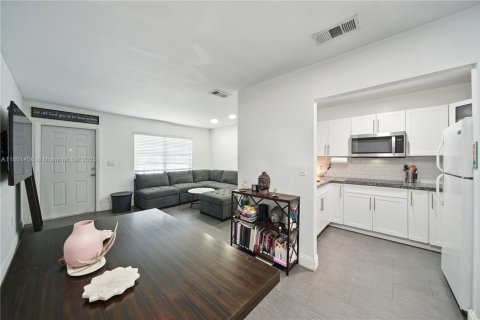 Townhouse in Miami, Florida 1 bedroom, 59.46 sq.m. № 1697768 - photo 4