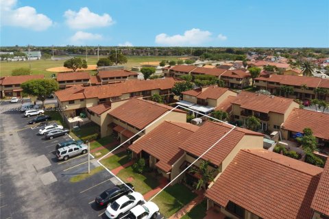 Townhouse in Miami, Florida 1 bedroom, 59.46 sq.m. № 1697768 - photo 17