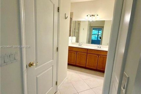 Touwnhouse à vendre à Fort Myers, Floride: 3 chambres № 2068640 - photo 12