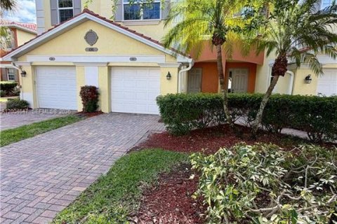 Adosado en Fort Myers, Florida 3 dormitorios № 2068640