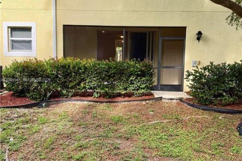 Touwnhouse à vendre à Fort Myers, Floride: 3 chambres № 2068640 - photo 23