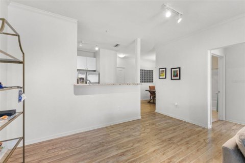 Condo in Tampa, Florida, 2 bedrooms  № 1839959 - photo 11