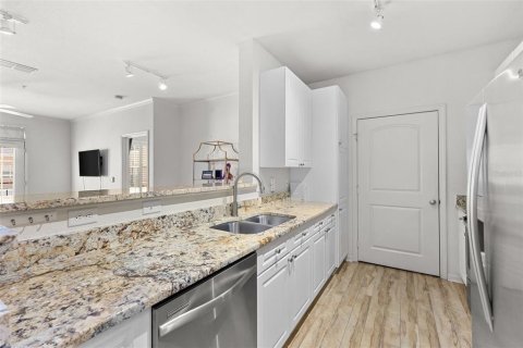 Condo in Tampa, Florida, 2 bedrooms  № 1839959 - photo 17