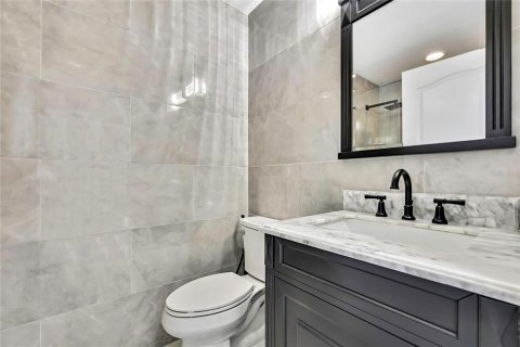 Casa en venta en Wesley Chapel, Florida, 7 dormitorios, 399.67 m2 № 1805227 - foto 20