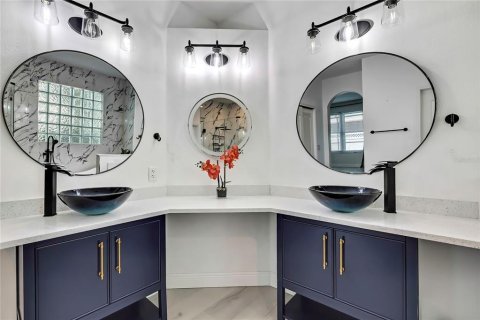 Casa en venta en Wesley Chapel, Florida, 7 dormitorios, 399.67 m2 № 1805227 - foto 23