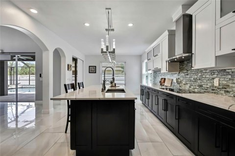 Casa en venta en Wesley Chapel, Florida, 7 dormitorios, 399.67 m2 № 1805227 - foto 14