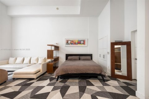 Condominio en alquiler en Miami, Florida, 53.42 m2 № 1926942 - foto 1
