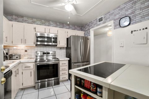 Copropriété à vendre à Lauderhill, Floride: 2 chambres, 110.09 m2 № 2048675 - photo 5