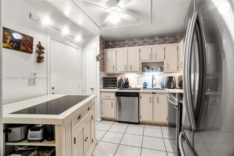 Copropriété à vendre à Lauderhill, Floride: 2 chambres, 110.09 m2 № 2048675 - photo 4