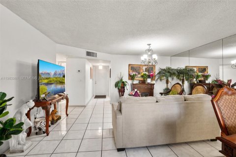 Copropriété à vendre à Lauderhill, Floride: 2 chambres, 110.09 m2 № 2048675 - photo 7