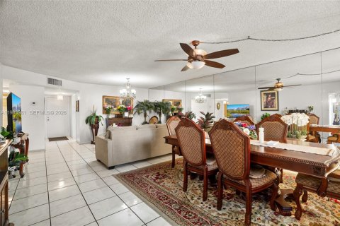 Copropriété à vendre à Lauderhill, Floride: 2 chambres, 110.09 m2 № 2048675 - photo 6