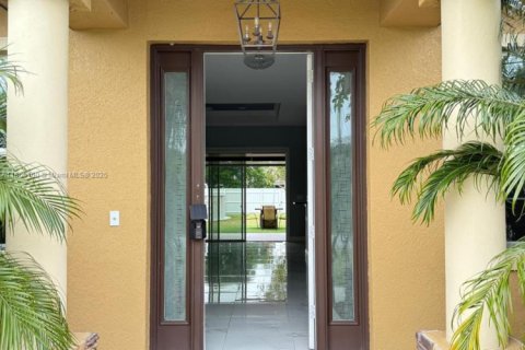 Villa ou maison à vendre à Port St. Lucie, Floride: 5 chambres, 198.35 m2 № 1893513 - photo 2