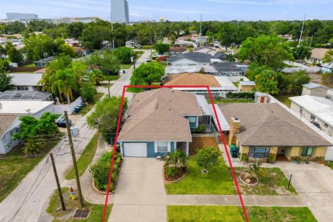 House in Tampa, Florida 3 bedrooms, 143.81 sq.m. № 2230606 - photo 21
