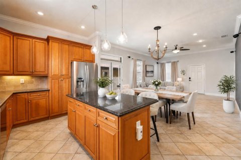 House in Tampa, Florida 3 bedrooms, 143.81 sq.m. № 2230606 - photo 7