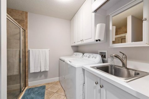 House in Tampa, Florida 3 bedrooms, 143.81 sq.m. № 2230606 - photo 15