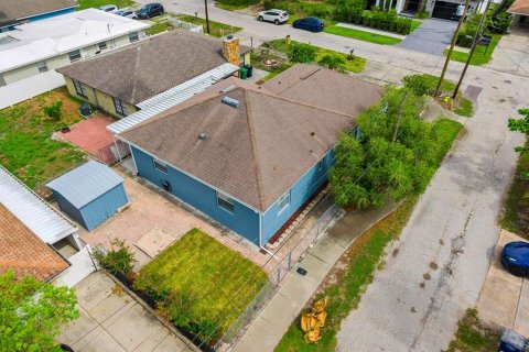 House in Tampa, Florida 3 bedrooms, 143.81 sq.m. № 2230606 - photo 19