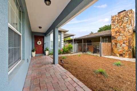 House in Tampa, Florida 3 bedrooms, 143.81 sq.m. № 2230606 - photo 3