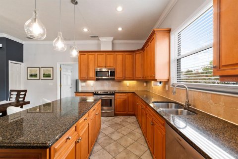 House in Tampa, Florida 3 bedrooms, 143.81 sq.m. № 2230606 - photo 9