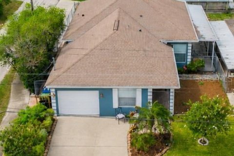 House in Tampa, Florida 3 bedrooms, 143.81 sq.m. № 2230606 - photo 2