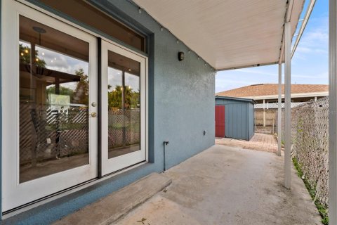 House in Tampa, Florida 3 bedrooms, 143.81 sq.m. № 2230606 - photo 16