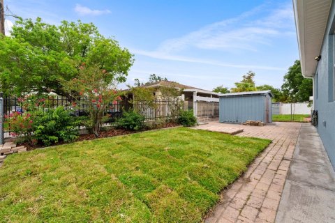 House in Tampa, Florida 3 bedrooms, 143.81 sq.m. № 2230606 - photo 18
