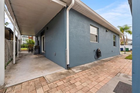 House in Tampa, Florida 3 bedrooms, 143.81 sq.m. № 2230606 - photo 17