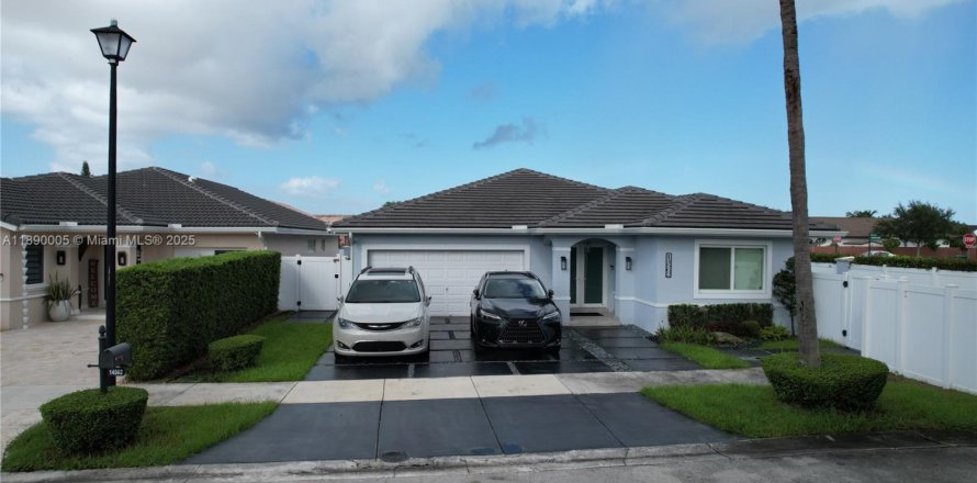 Villa ou maison à Miami Lakes, Floride 3 chambres, 176.05 m2 № 1939259